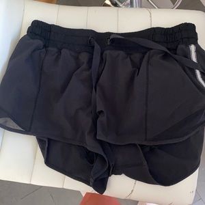 Lululemon 2.5 Hotty Hot shorts